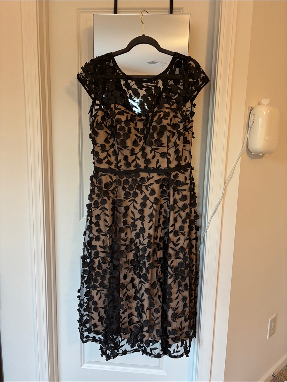 XSCAPE 3D Black Nude Floral Lace Overlay Midi Dress - Women-Size 12